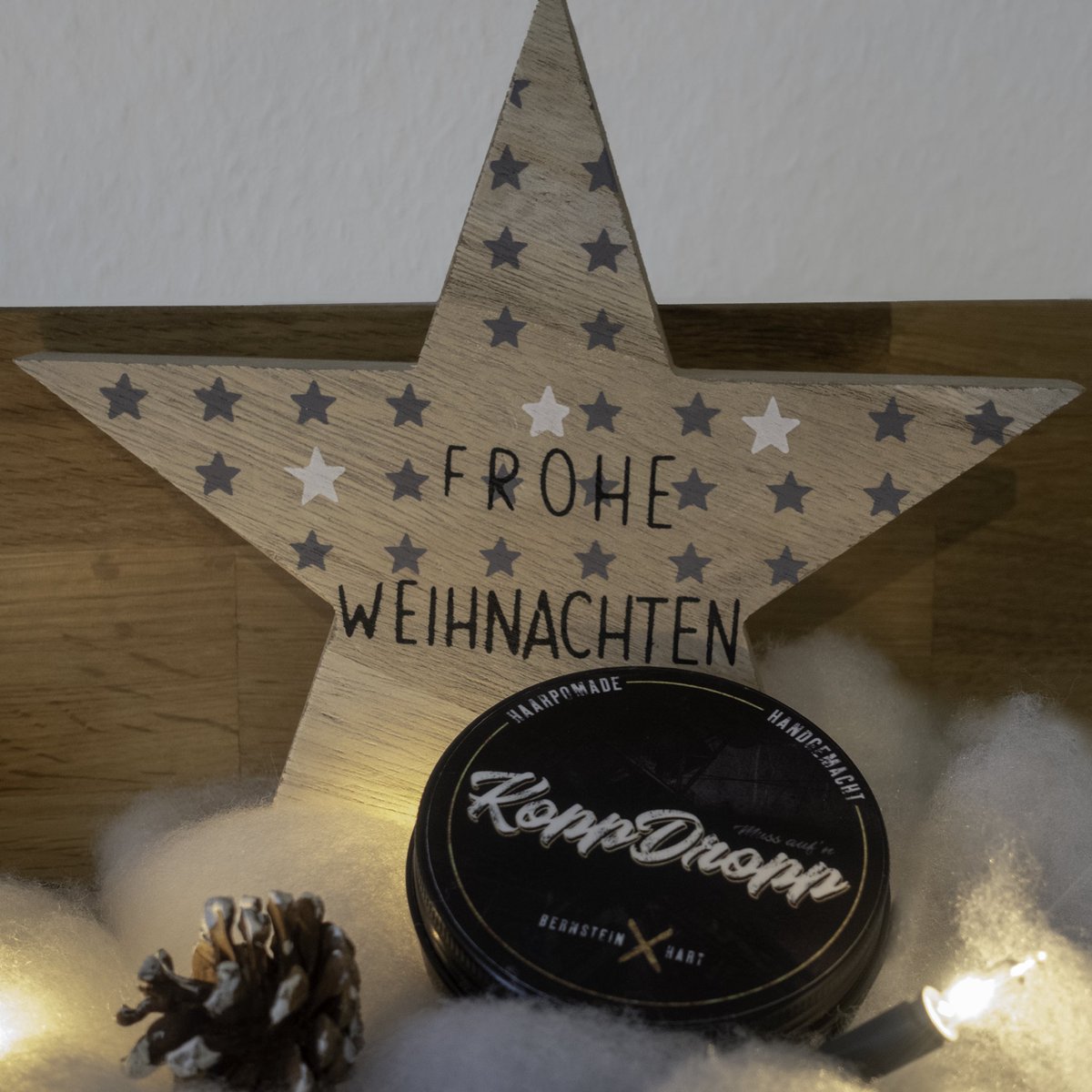 koppdropp's tweet photo. Wünschen euch schöne Feiertage. Mal zur Ruhe kommen und erholen! Euer KoppDropp Team #xmas #christmas #weihnachten #winter #pomade #barbershop #barber #style #fashion #hairstyle #classic #gentleman #hair #greaser #oldschool #menstyle #hairstyles #barbier #pompadour #menshair https://t.co/XvMK99HY9Q