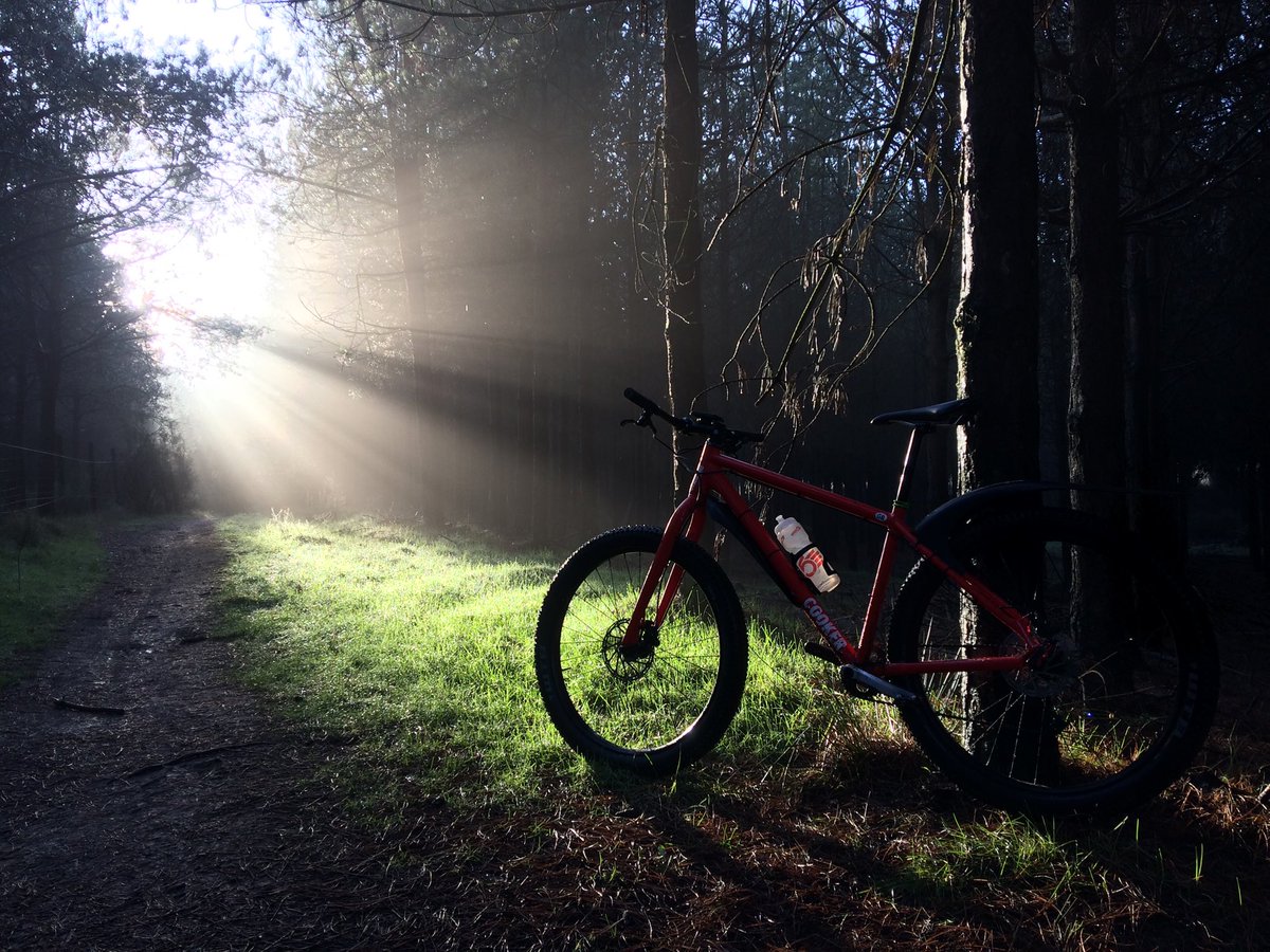 dai_bowkett's tweet photo. #christmaseve ride out hitting trails on the winter bike #steelisreal #fullyrigid #trainwithpower @TredzBikes https://t.co/mZCyTBflvn