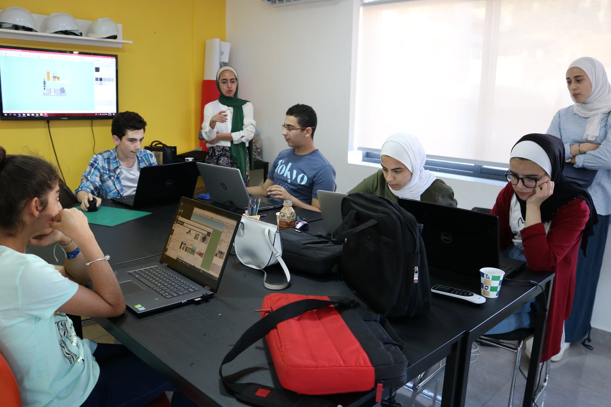 HashTATads's tweet photo. تعرف على ٢٤ تخصص جامعي وقم بتجربتهم عمليا في برنامج الجامعة المصغرة للطلبة من ١٤-١٧ سنة، للاستفسار: 0797324042 https://t.co/iJo6SqBFzP
