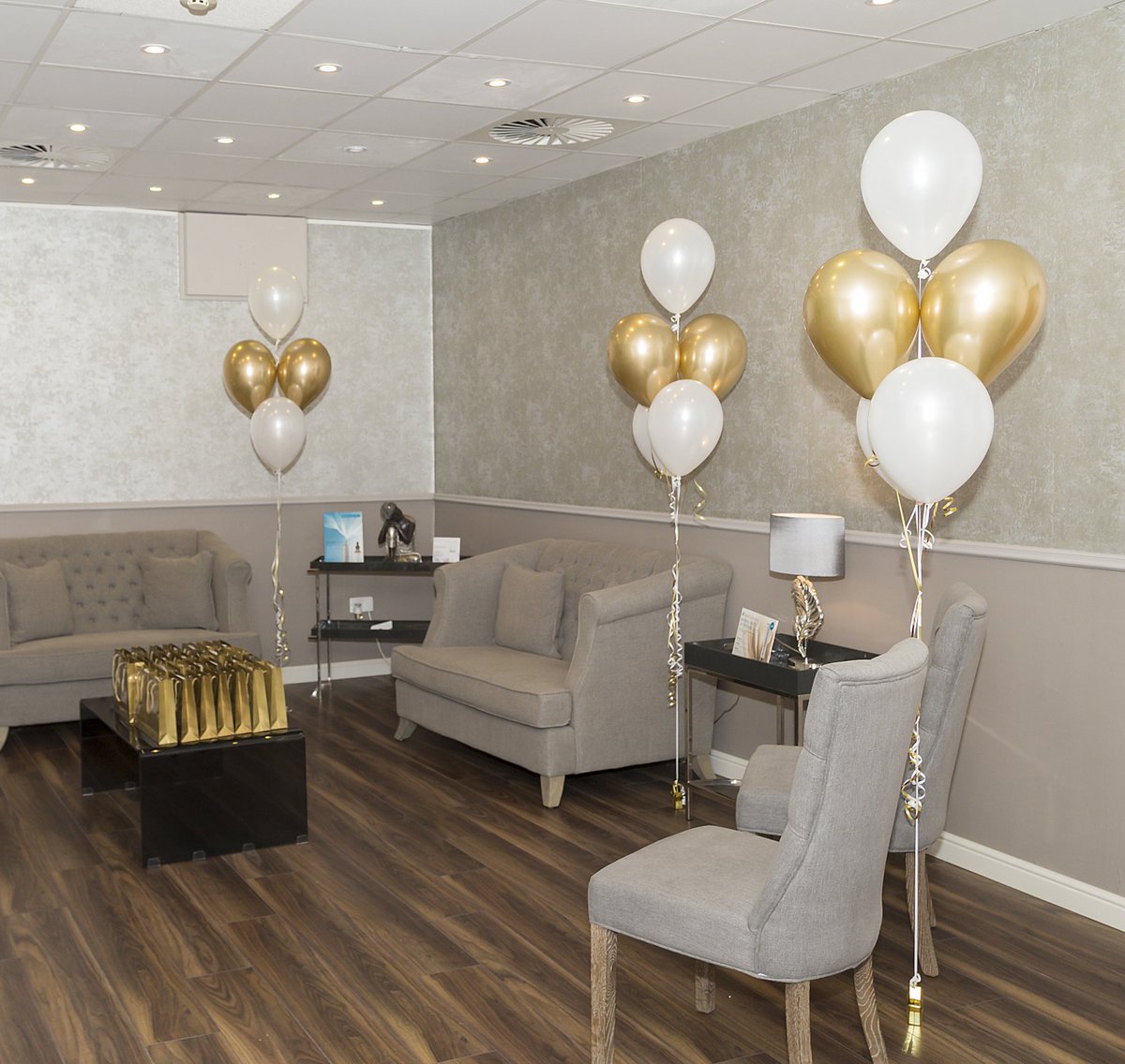 Luxe_Skin's tweet photo. Party season ready!🎈 #luxeskin #balloons #celebrate #christmas https://t.co/JIXnlUGYs5