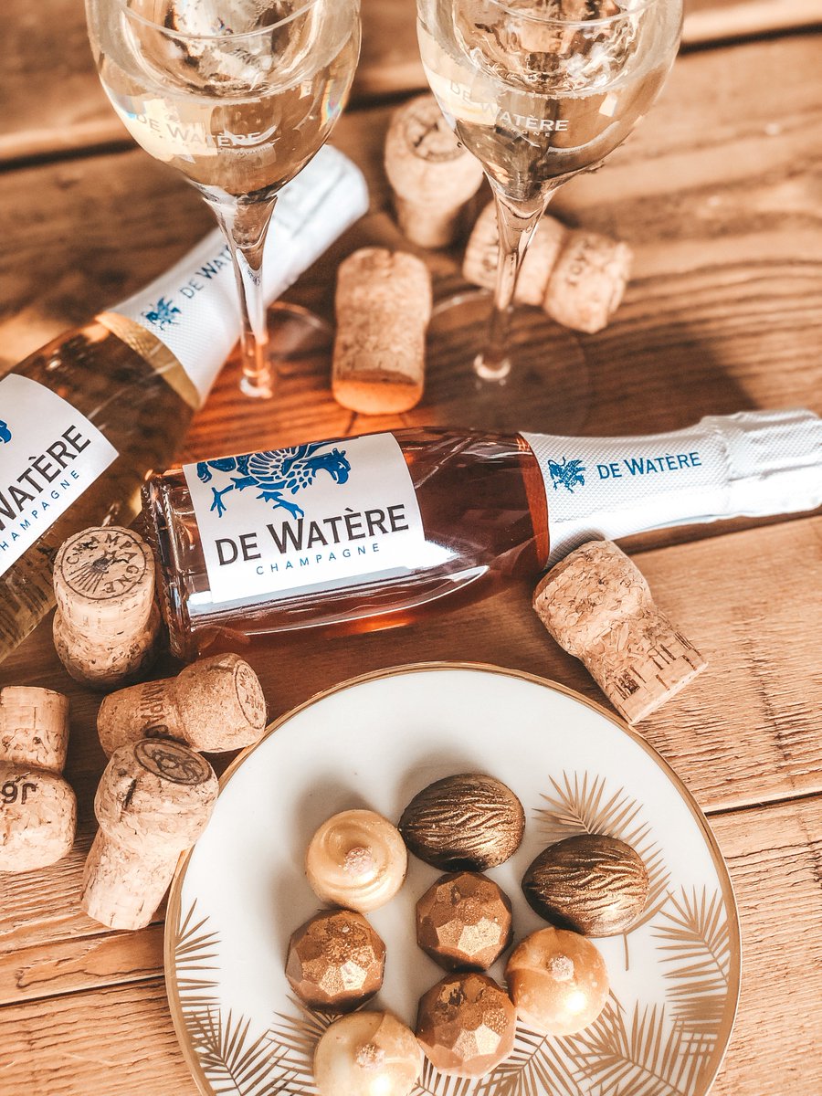EventsbyWW's tweet photo. Wishing you all a very #HappyChristmas . We #celebrate with #champagne of the label #deWatere and #fine #pralines of our #friend and #starchef #ChrizBauer aka #FashiononaPlate. #MerryChristmas #xmas #HappyHolidays https://t.co/sA7L9899lF