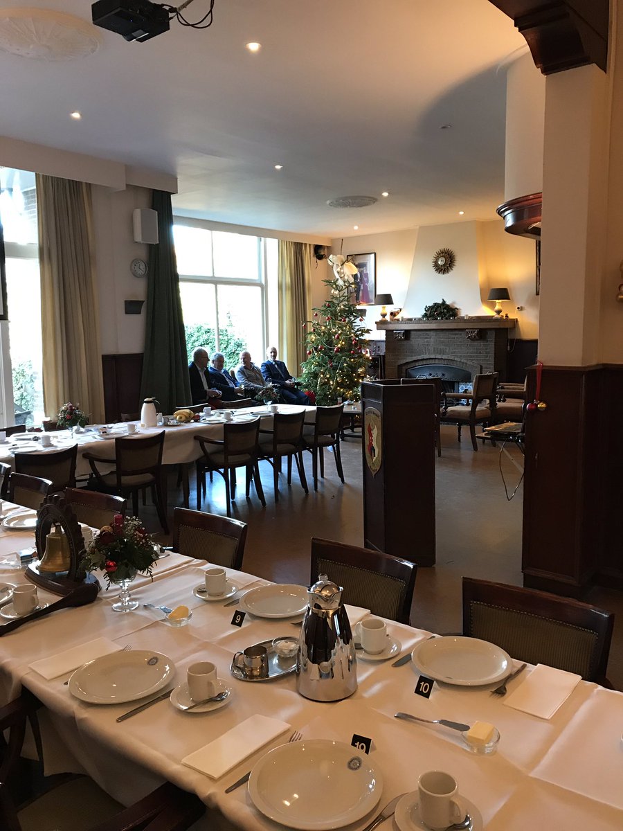 Straks #kerstlunch in onze mooi versierde sociëteit...