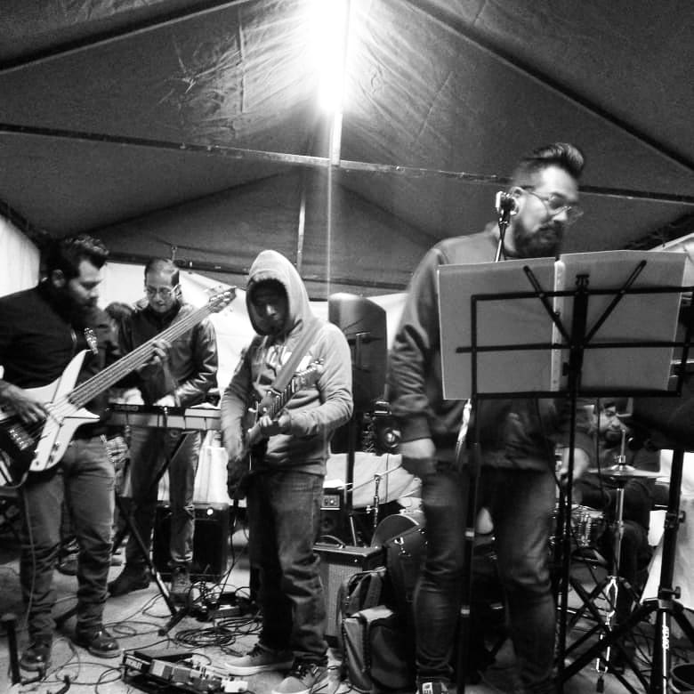 Zona Kingston 🔥
Derritiendo la escarcha ❄️
Poniendo a bailar a todos, pura cumbia Jamaicana 🇯🇲