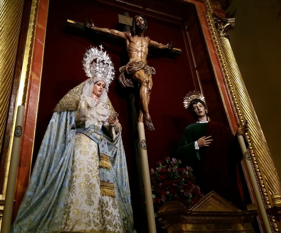 NAVIDAD | "Y en aquel momento el Hijo de Dios se encarnó y se hizo hombre en el vientre Santísimo de la Virgen María. Día grande y mil veces bendito en el que Dios se vino a vivir entre nosotros y bendita sea por siempre su Madre, Santa María de Consolación". ¡Feliz Navidad!