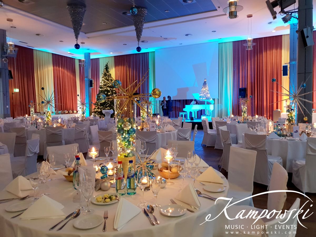 KampowskiEvents's tweet photo. Das Kampowski-Team wünscht Euch allen "Fröhliche Weihnachten". 
 🎄💖🎄.
 #kampowski #badnauheim #wetterau #event #christmas #weihnachten #xmas #entertainment #weihnachtsfeier #heiligabend #gala #merrychristmas https://t.co/EJMtt7t7Dg