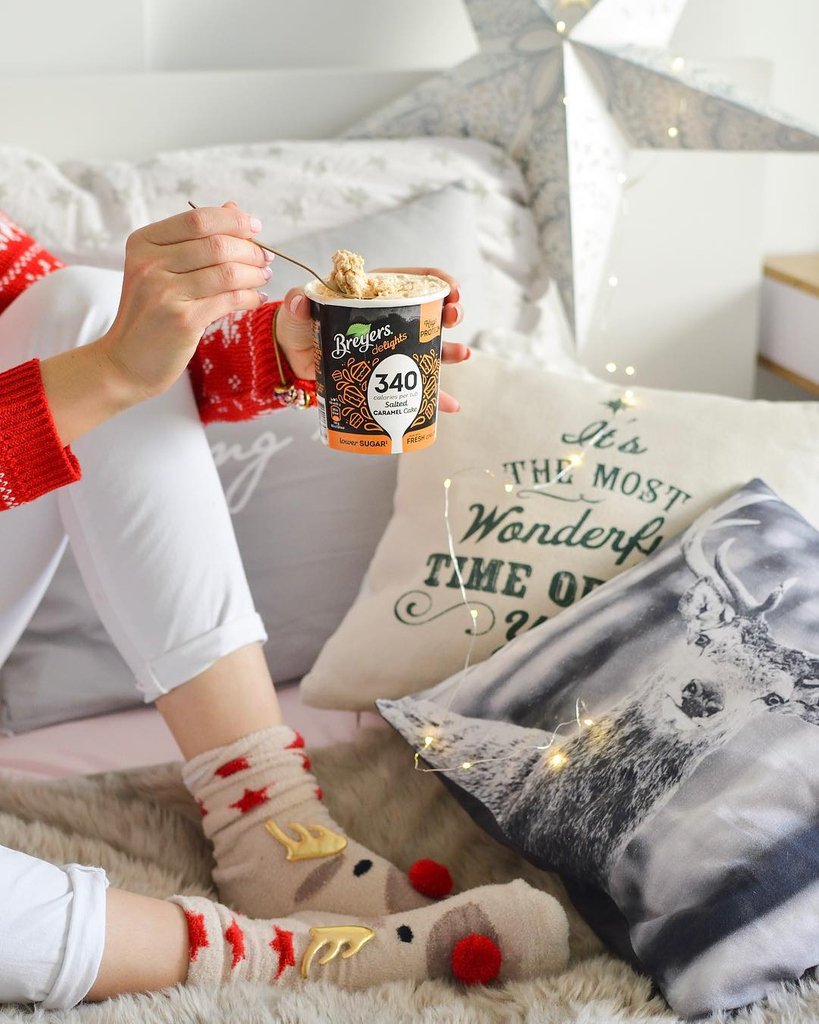 breyersdelights's tweet image. That&apos;s a wrap 🎁! Delicious Salted caramel cake ice cream 🍦😋, comfy socks and festive movies 🎄. My Christmas Eve&apos;s sorted 😊. #BreyersDelights #ImpossiblePossible #ImpossiblyDelicious #Christmas2018 #Xmas #Christmasfood #Christmastime 📸 by smyk_w_kuchni_blog