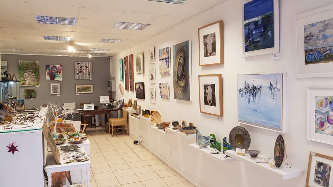 Last hour off trading for 2018. If you want that last minute Christmas gifts TWells Gallery 3a Monson Road Tunbridge Wells. #Christmas #shoplocal #tunbridgewells #ChristmasEve