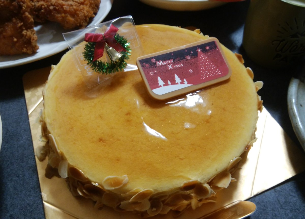 みぃ先生 メリークリスマス クリスマスケーキは 鷹巣 晩梅 のチーズケーキです٩ ๑ ᴗ ๑ ۶ 生クリームに胃もたれ おこす年頃なのでチーズケーキは食べれた 鷹巣 北秋田市 晩梅 チーズケーキ クリスマス ケーキ プレゼント