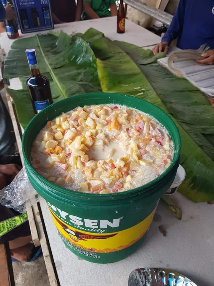 heytristaan's tweet image. Handog pamasko ng Boysen Philippines ang isang balde ng fruit salad! Hahahaha

#MerryChristmas #MerryChristmas2018 #Boysen