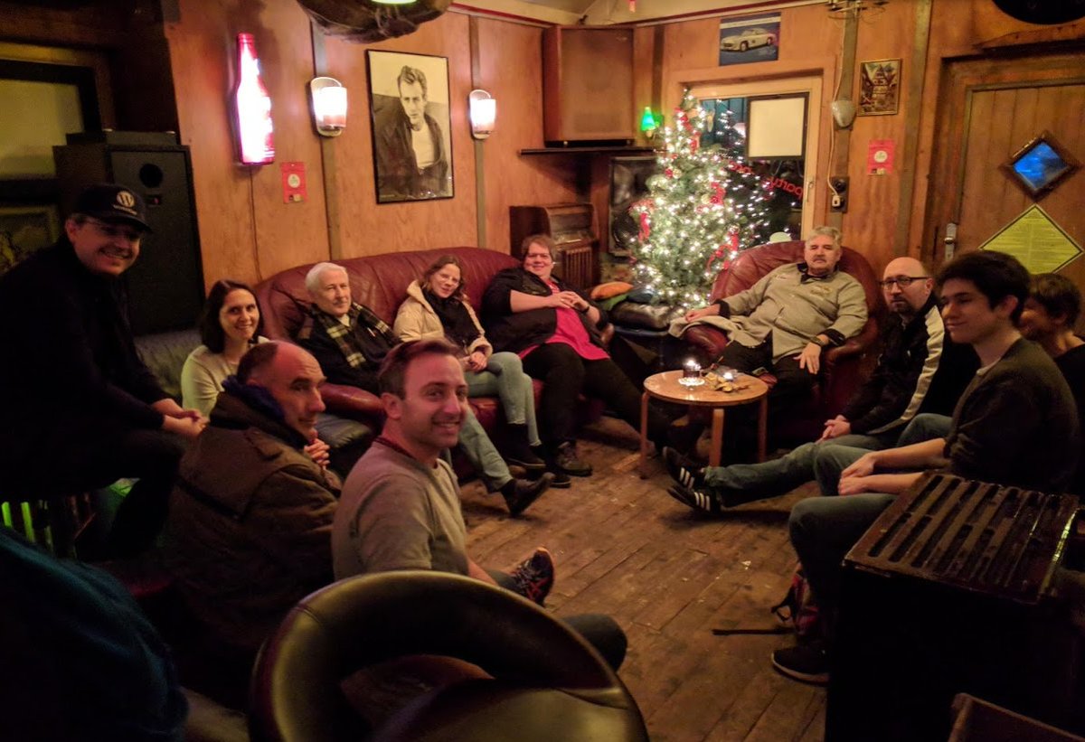 🎄War ein gutes Jahr für die #WordPress-Community in #Würzburg. Viel Arbeit, viel Party und nette Leute.  🥂