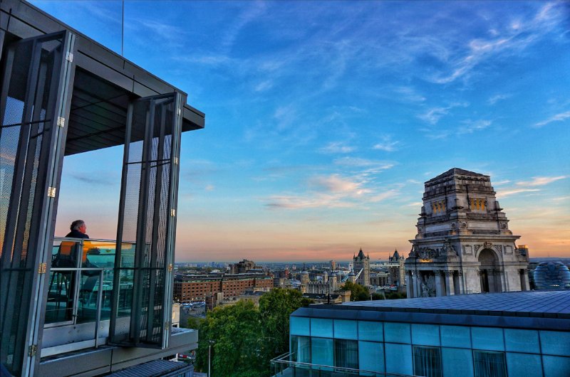 Tired of all that last minute #Christmas shopping? Then join us up in our rooftop bar for a well deserved break!