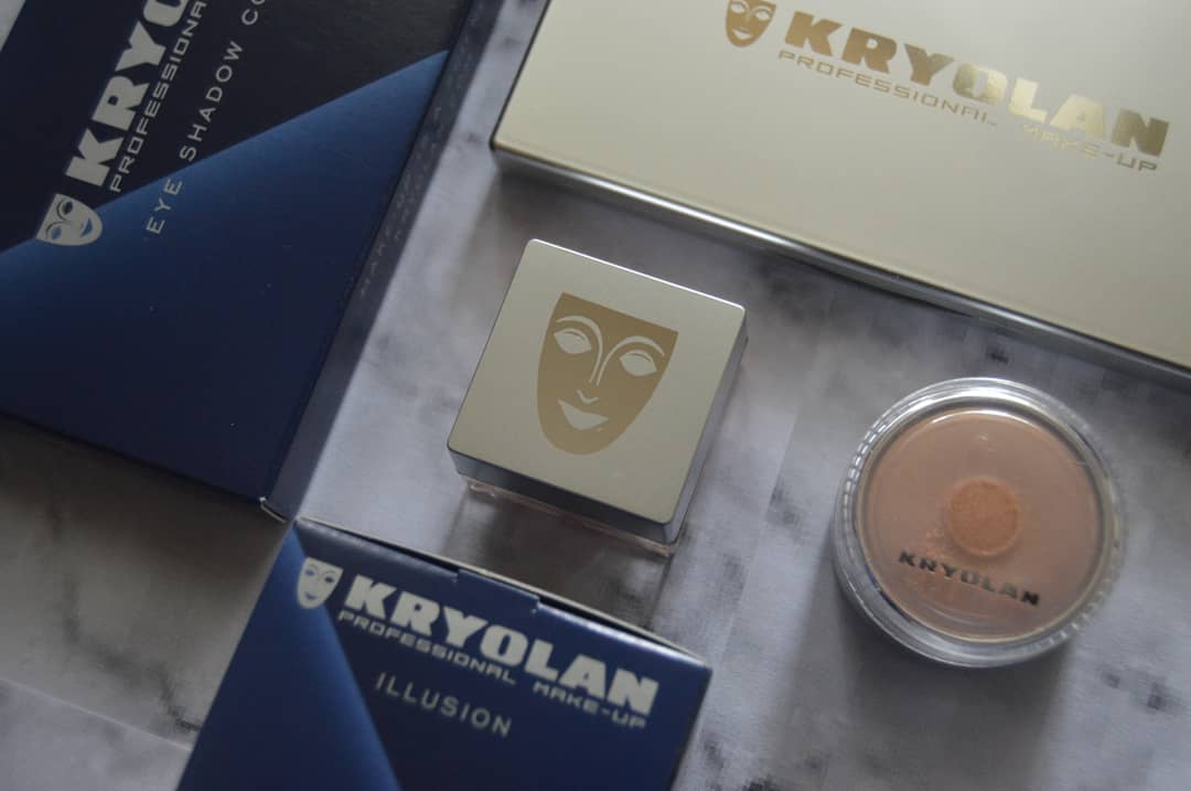 janinekiliann's tweet photo. My super Amazing gift from @kryolansouthafrica 😱😱 I am absolutely obsessed with everything in this Face Set 😍 can not wait to test everything out ❤️❤️ #kryolansa #kryolan #faceset #christmasprezzie https://t.co/WVTdwqH1MD