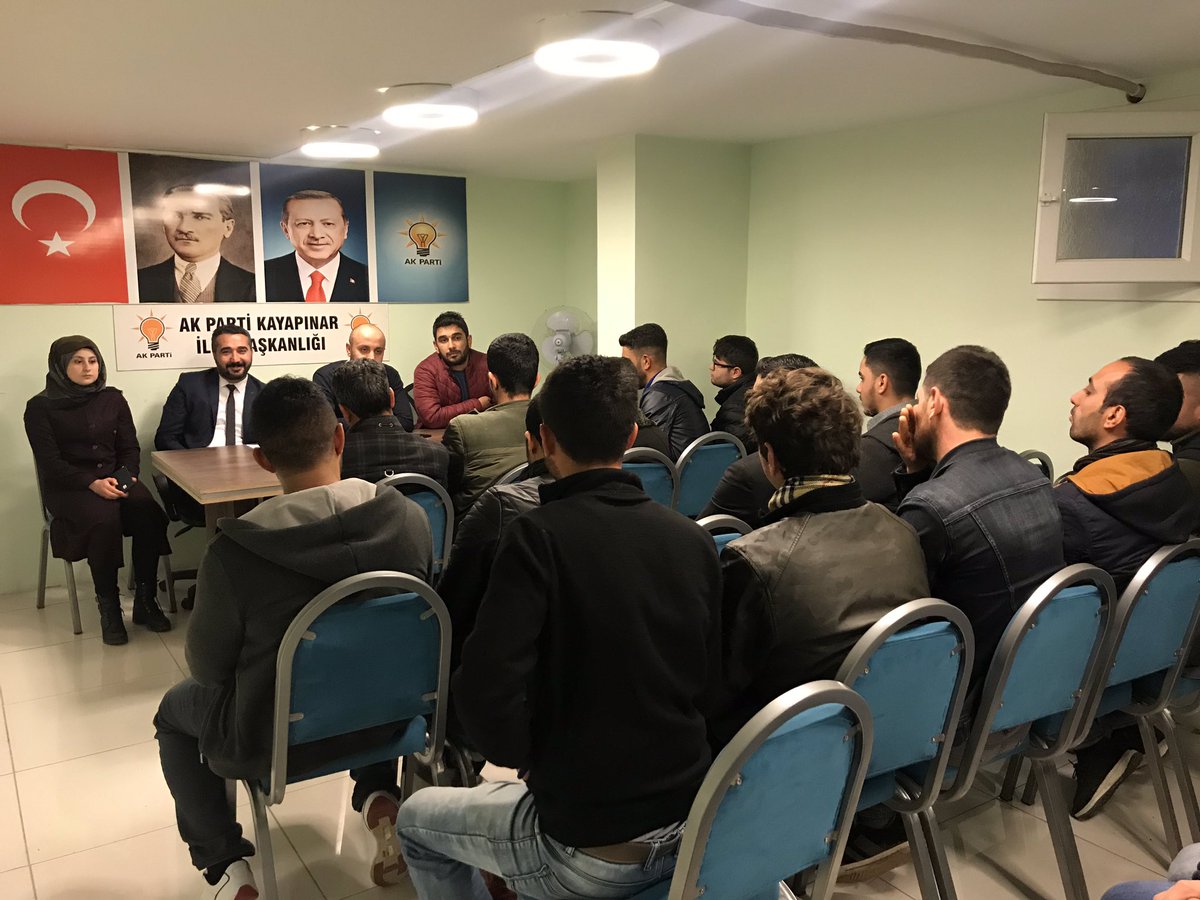 Bağlar ve Kayapınar ilçelerimizde Mahalle Başkanları ile 31 Mart 2019 Yerel Seçimler öncesi tekrar bir araya gelinerek istişare ve değerlendirme toplantıları gerçekleştirildi.
Alınan kararların hayırlara vesile olmasını dileriz.

#AKGençlik
#MahalleBaşkanları
#Bağlar
#Kayapınar