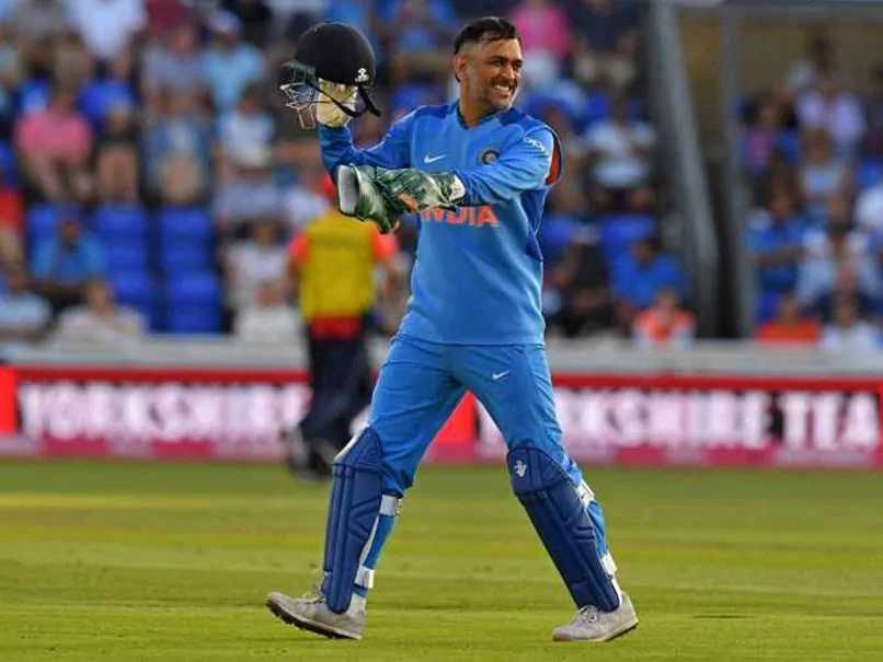 All Of A Sudden MS Dhoni's Name Trending Nationwide !! Check Out The Reason !! 2 DvLlaFrV4AAVd4v