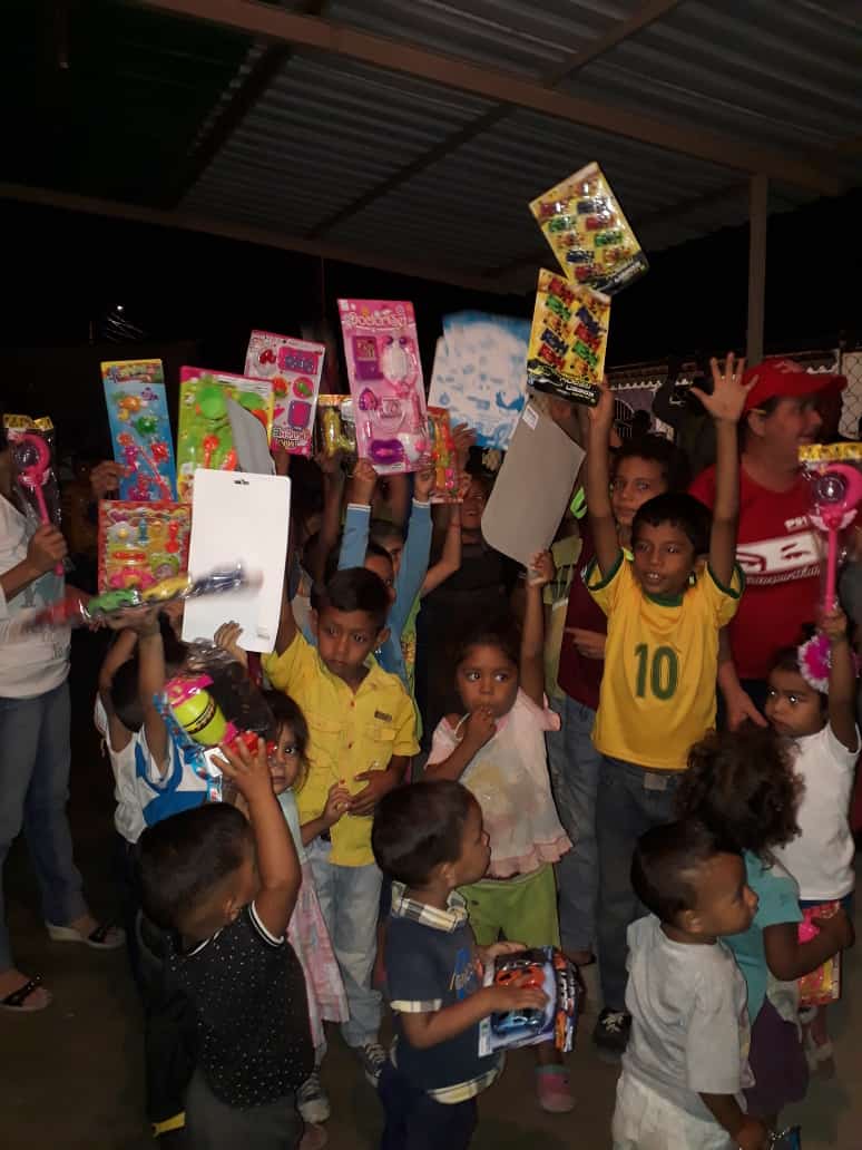 CTintorero's tweet photo. ENTREGA DE LOS JUGUETES A TODAS LAS PARROQUIAS, PARA LOS NIÑOS JESÚS https://t.co/E8SGHN1e5j