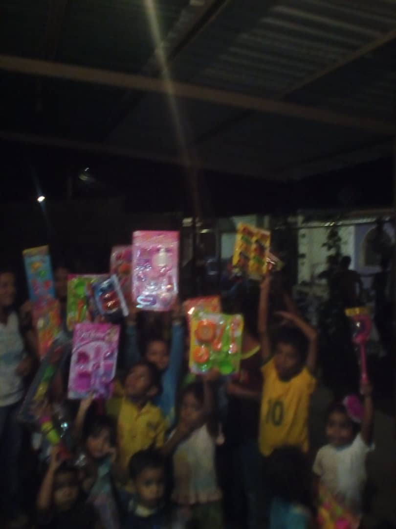 CTintorero's tweet photo. ENTREGA DE LOS JUGUETES A TODAS LAS PARROQUIAS, PARA LOS NIÑOS JESÚS https://t.co/E8SGHN1e5j