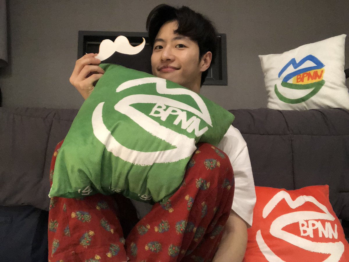feeldog_bpnn's tweet photo. 고맙고 아껴, 그리고 사랑해 
#유앤미 #온리원 
따뜻한 크리스마스 보내 https://t.co/HaoVFVbtQS
