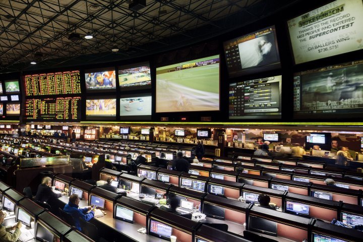 SpringBME's tweet photo. Two #Senators introduced a federal bill on Wednesday what would have the #JusticeDepartment set #standards for states to offer #sportsbetting. If approved, the measure would grant the federal government the control over sports betting operations.
https://t.co/jCSHfCS83N https://t.co/D75wWKuD5C