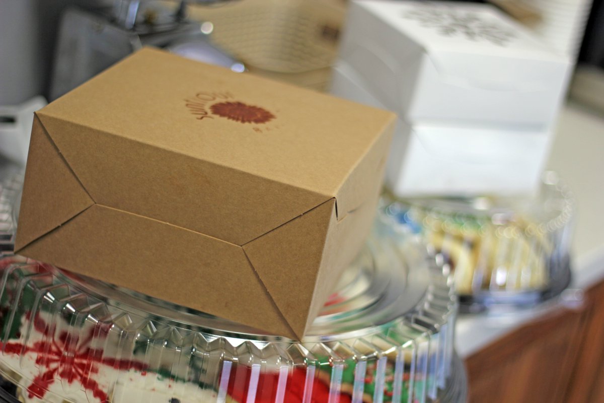 sunfloursweets's tweet photo. Holiday pickups are 8:30-4 today! We have extras cookie trays, yule logs, pies, and cheesecakes 😋 Plus, our gift counter is still stocked and ready to go! 🎁 Come pick out goodies or even pick up a gift card!
#sunflourbakeshop #happyholidays #christmaseve https://t.co/ANJ4IQdcCQ