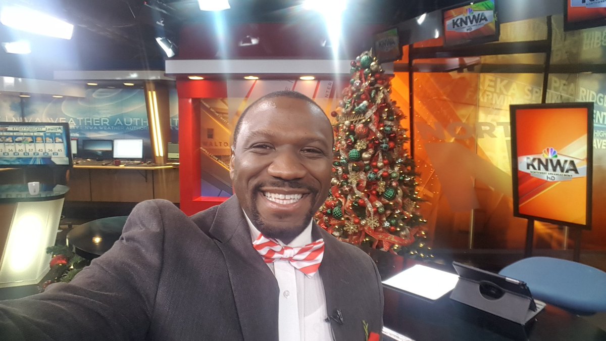 cfryenewsguy's tweet image. I had to break out the bow tie for Christmas Eve. The Minion socks &amp;amp; garnishment in the pocket square adds to the festive flair. Merry Christmas! #BowTieFlow #amnewsers