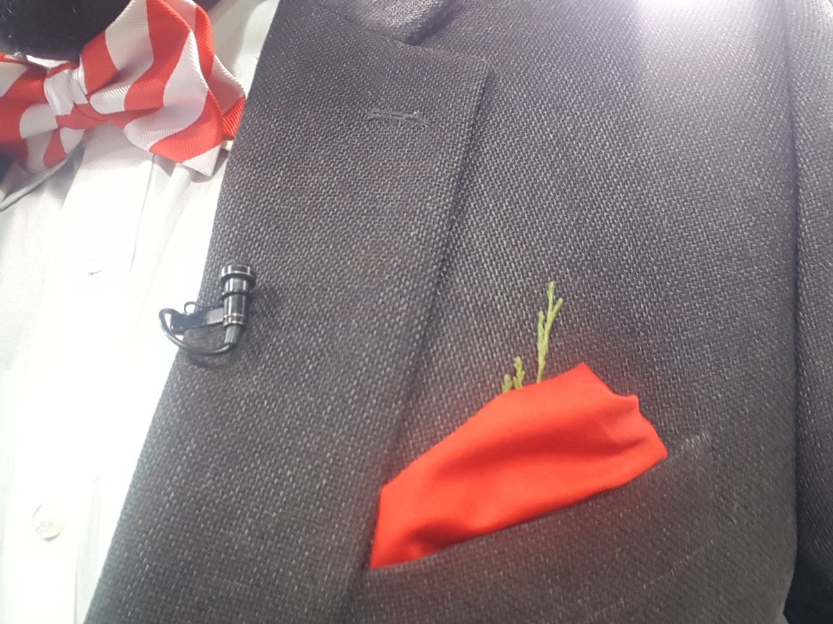 cfryenewsguy's tweet image. I had to break out the bow tie for Christmas Eve. The Minion socks &amp;amp; garnishment in the pocket square adds to the festive flair. Merry Christmas! #BowTieFlow #amnewsers