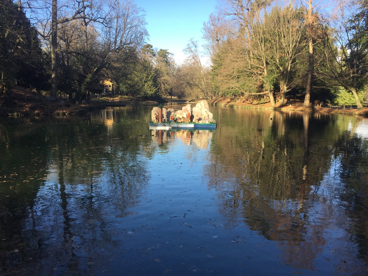acremo68's tweet photo. Buon Natale dal parco di #Monza https://t.co/NMIJAbVGql