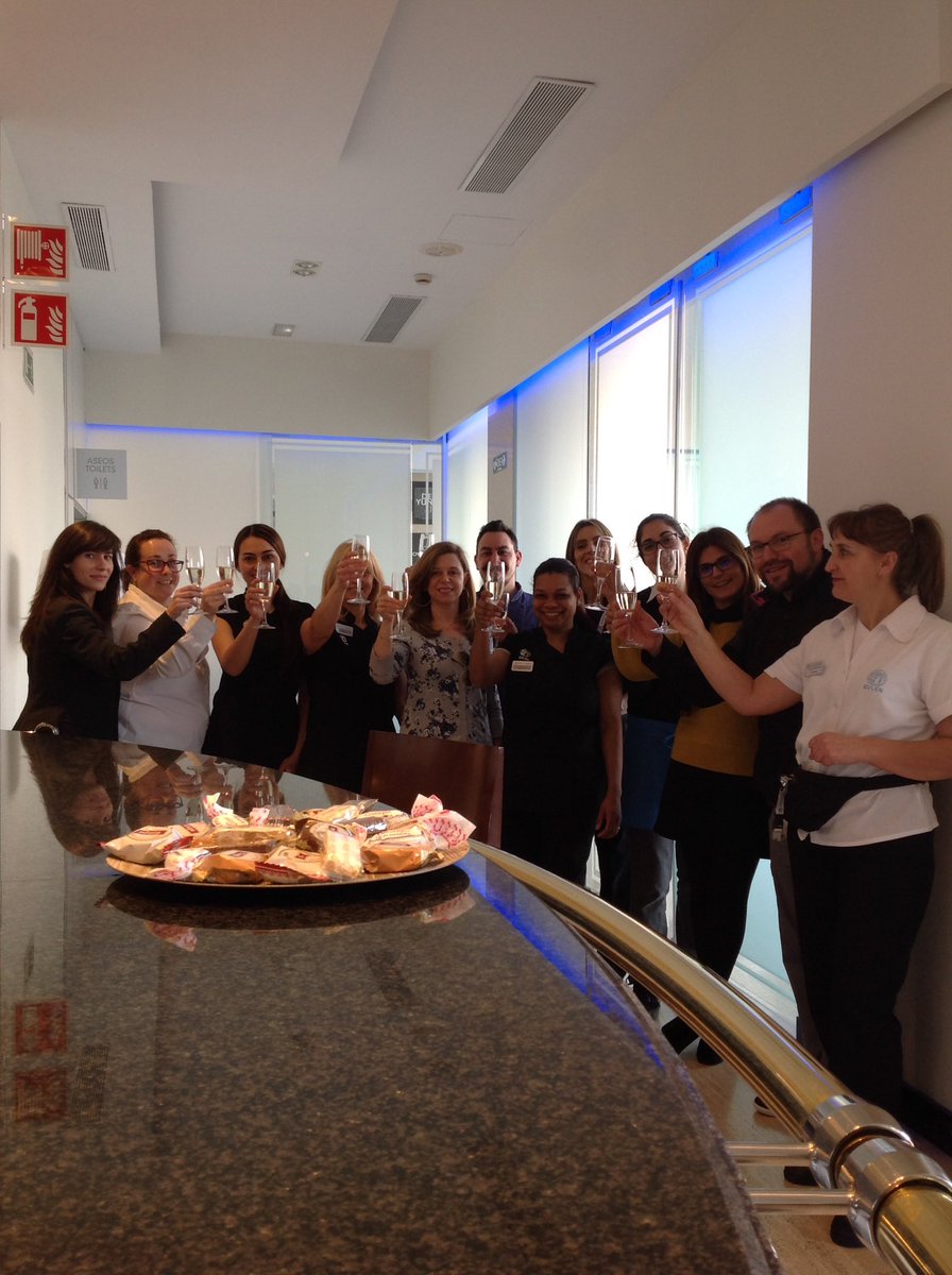 No podría faltar nuestro tradicional brindis! El equipo de <a href="/TrypLeon/">Tryp León</a> os desea Felices Fiestas para todos! #meliaspain