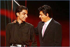 vishalmalavya's tweet photo. @CarnivalCine its my dream came true after 10 years to met @iamsrk
#ZeroContestMania
#MeetAndGreet #Zero
#ZeroTheFilm #SRKUniverse https://t.co/TbErzoOpep