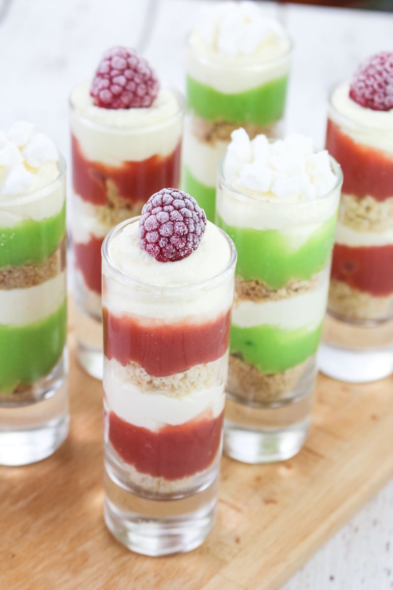 Need an easy make-ahead dessert that everyone's going to have room for? My Mini Dessert Shots are the answer!

Whether it's Raspberry Lemonade or Lime Ginger (or both), I've got you covered: whatcharlottebaked.com/2017/06/02/ras…