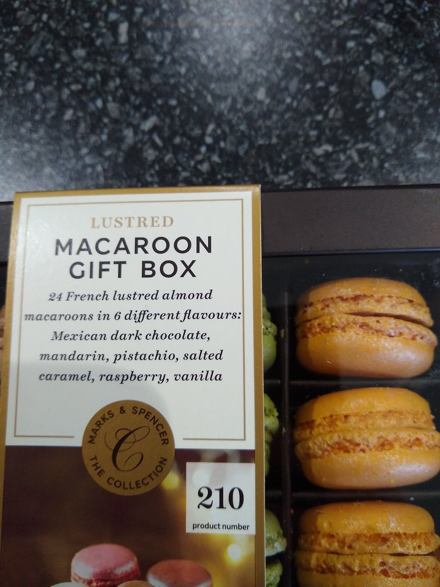 TheInfiniteFish's tweet photo. @marksandspencer These are actually macarons, not macaroons! Macaroons are like coconut rock cakes, macarons are these colourful 
meringue things https://t.co/iXjrMjCTmv https://t.co/n0DabKerCu