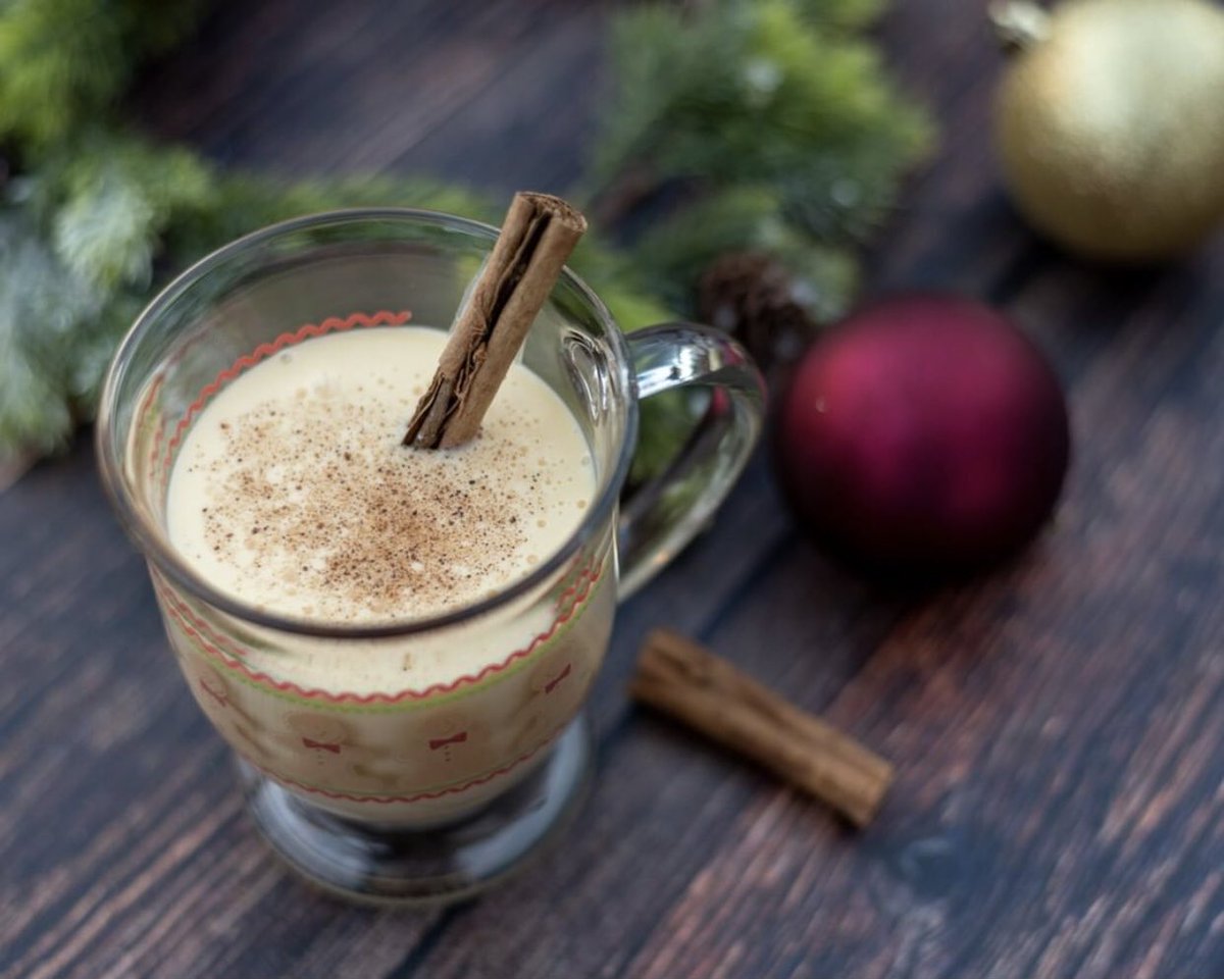 Discover_SC's tweet photo. We’ve got to know, what’s your holiday beverage of choice on #ChristmasEve? “Retweet” to vote Cocoa or “Like” to vote Eggnog. #DiscoverSC #NationalEggnogDay 

📸 Cocoa: hardscoopspirits via Instagram
📸 Eggnog: henryjonesphotography via Instagram https://t.co/6zr1G2j5SV