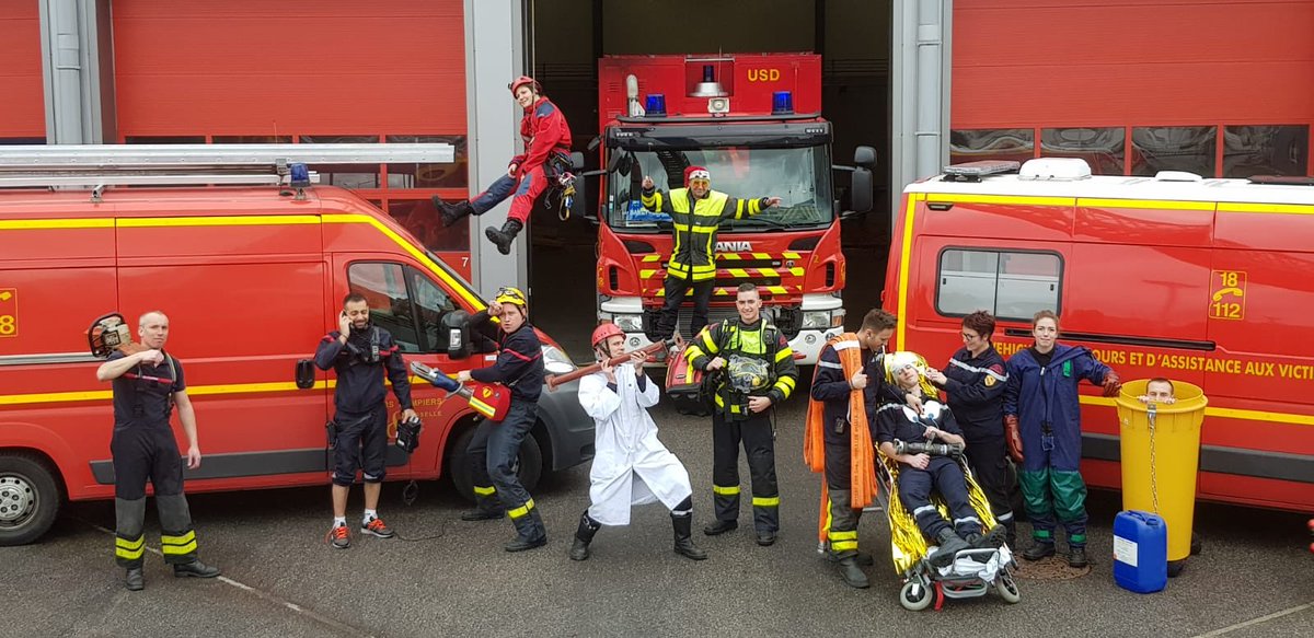 SDIS54's tweet photo. Dans les 69 unités opérationnelles, des #pompiers en garde ou en astreinte veilleront sur @Departement54 . Ils interviendront ( le moins possible on l’espère ) avec les services eux aussi mobilisés @Gendarmerie_54 , @PoliceNat54 , @CHRU_de_Nancy ...
👉 https://t.co/Eck3UBX2Qj https://t.co/esUZ6i5B4N