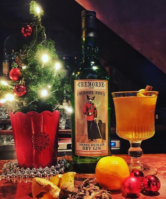 Cremorne1859's tweet photo. Keep santa warm with a Hot Buttered Gin this christmas, made with Colonel Fox Gin, @HOBObeer Cyder, brandy butter, nutmeg and cinnamon. Garnished with lemon twist and cinnamon stick 🎄 https://t.co/RXA6jwvxl9