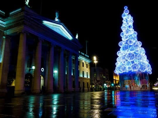 RedWatchful's tweet image. Dublin Xmas trees and a funny Rudolph, the Red-Nosed Reindeer car we've found in the streets during this day. 🧡🇮🇪💚 #IrishXmas #IrishMam