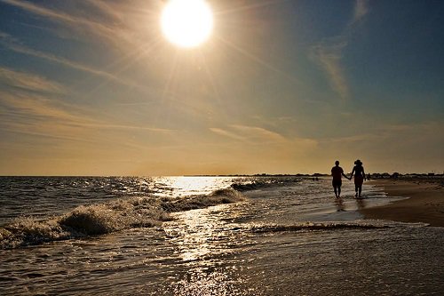 Have you started planning your summer vacation? The beautiful, quiet beaches of Dauphin Island are the perfect family-friendly escape. Get details on accommodations, attractions, and more!  @SoMoTourism dauphinisland.org