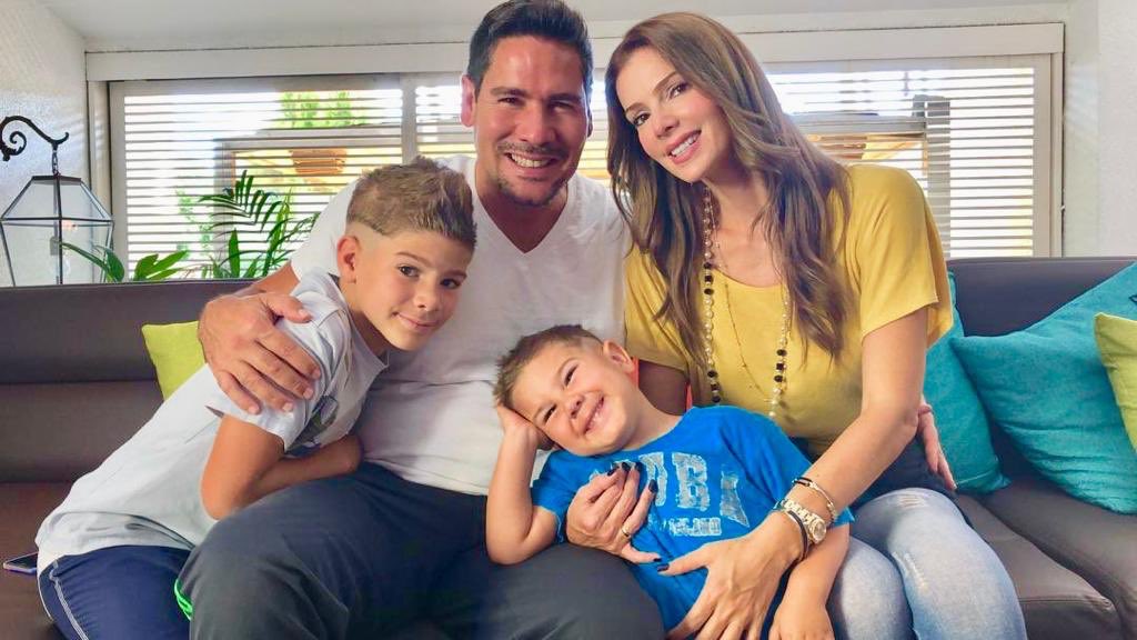 vwinstonv's tweet photo. FelizNavidadFamilia🎄Pido a Dios salud para todos en este país maravilloso que se llama Venezuela, estoy seguro superaremos las dificultades JUNTOS como herman@s que somos, libres , soberanos e independientes y transitaremos el camino de la prosperidad . La VictoriaNosPertenece🇻🇪 https://t.co/6tXsuh8Rcg