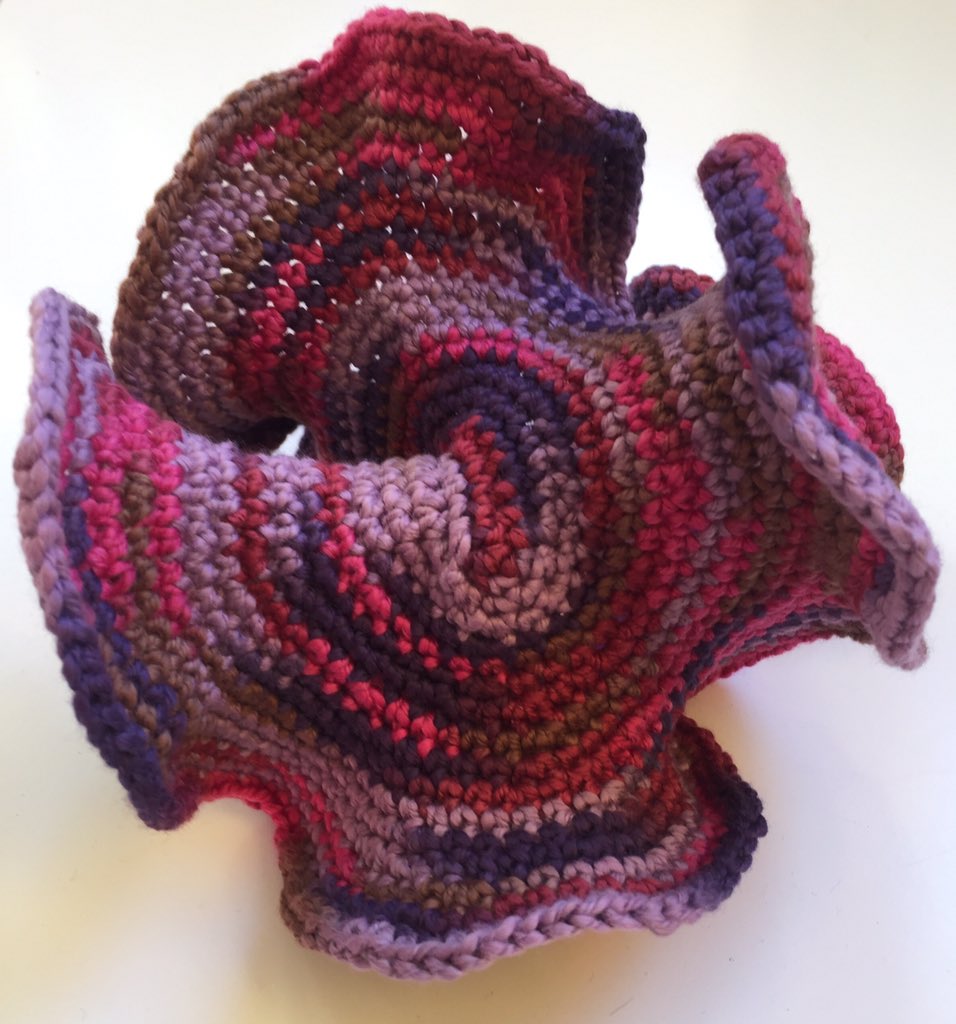 mathinyourfeet's tweet photo. Merry and bright. [6+1] #hyperbolicplane  #noneuclidean #geometry #mathyarns #mathart #mathoffthepage https://t.co/SjTtNNXsVe