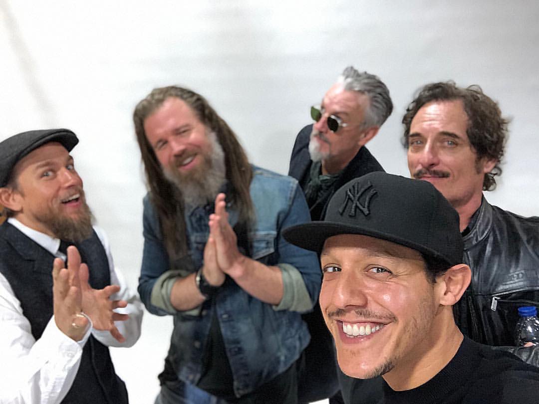 CharlieHunnamFC's tweet photo. 📸 Posted by Theo Rossi on IG https://t.co/DdigBYBets