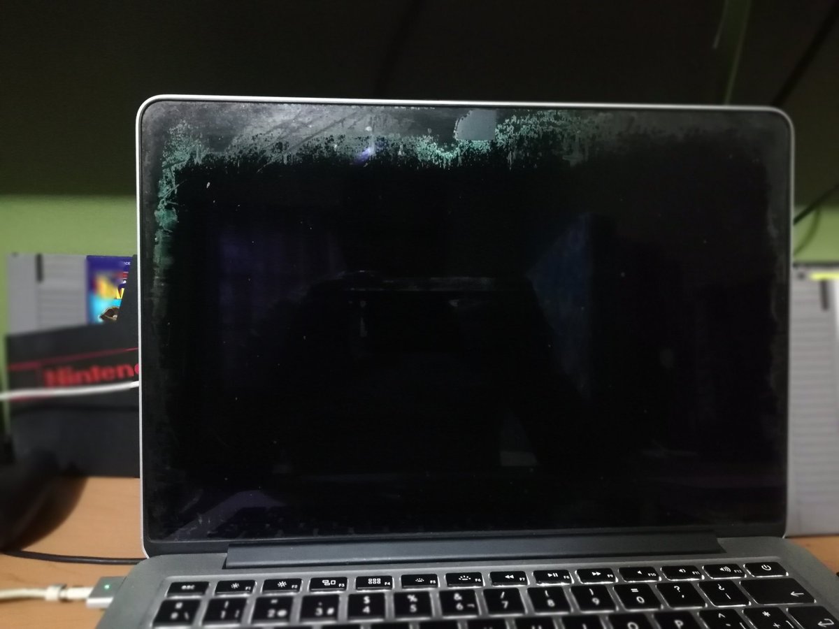 zhappa74's tweet image. According to @Apple this is normal. #applelogic