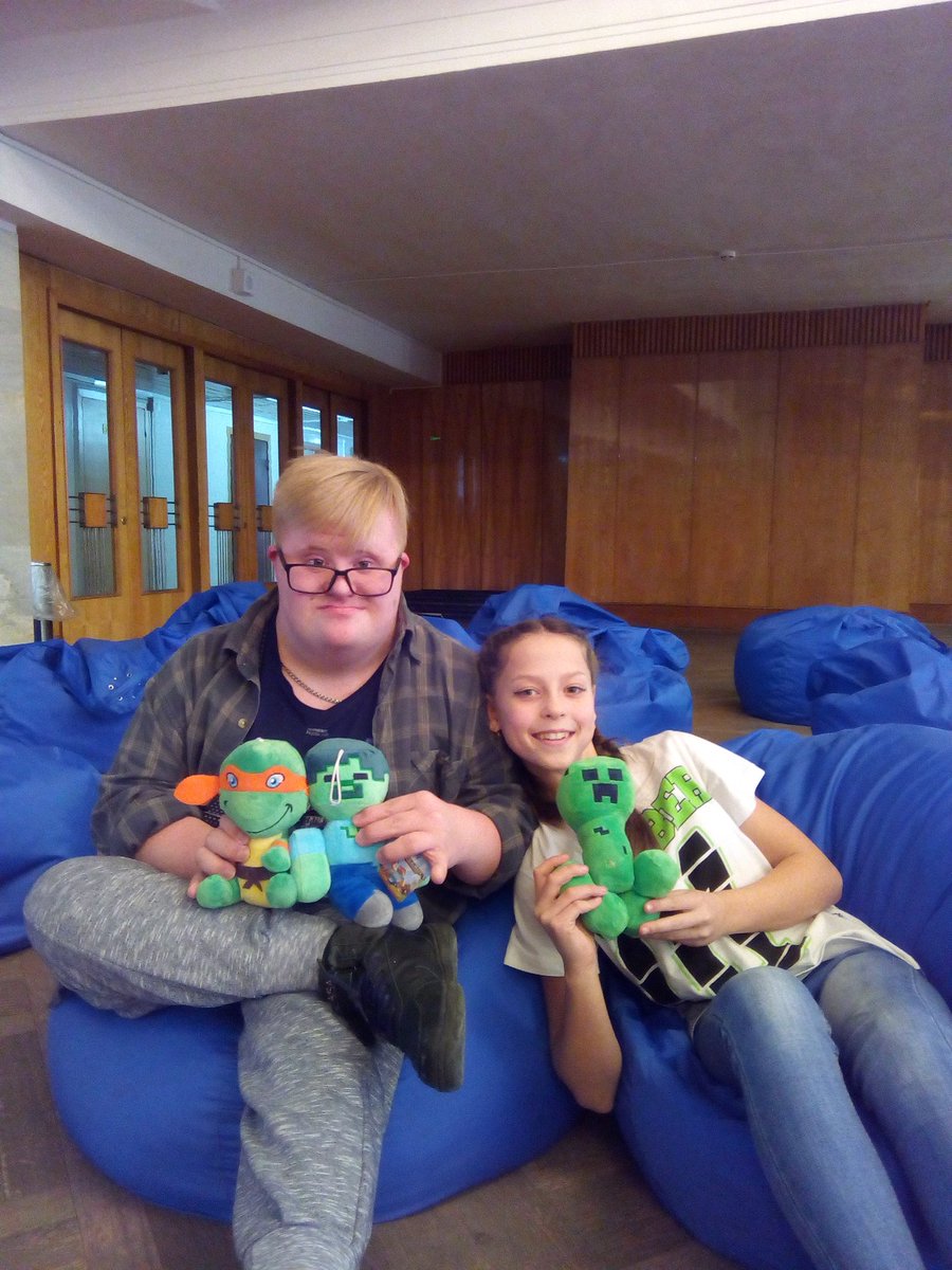 Хорошая вещь-рука друга. Ни к чему не обязывает того, кто ее протягивает и очень утешает того, кто ее пожимает! #Родники #ХоббиШанс #ИльяиМаша #ВОЛьТ #друзьянавсегда #танцынаравных