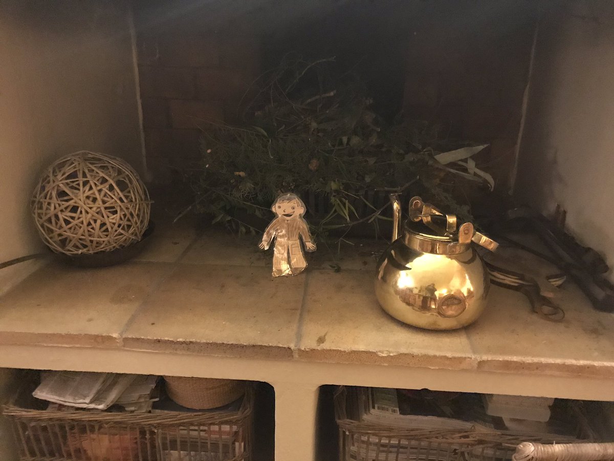 EveParier's tweet photo. Pierre Attends le Père Noël 🎅 ( @CM1B_Peguy) #ClementAplati18 https://t.co/AOValtxOcI