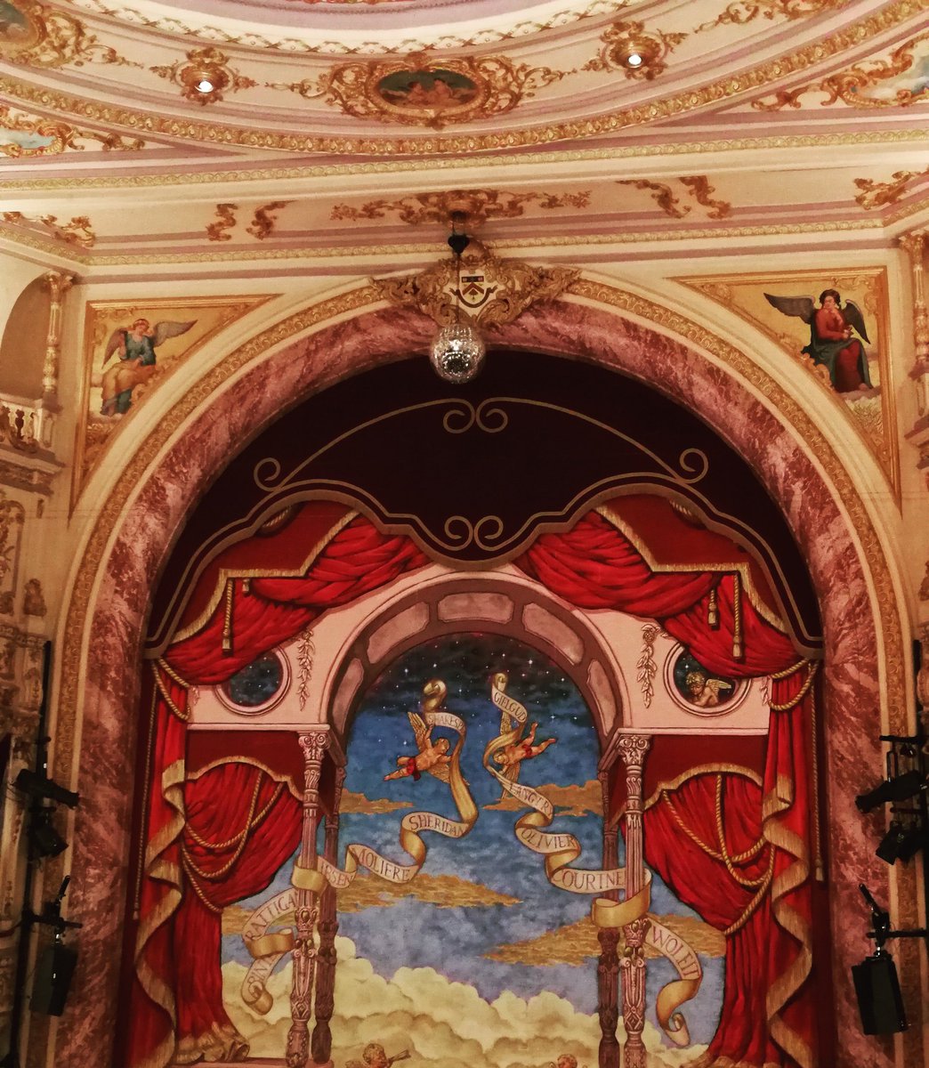 Panto today (oh yes it was!) <a href="/Everymanchelt/">Everyman Theatre</a> such a pretty little theatre #ChristmasEve #feelingfestive #cotswoldschristmas #ChristmasEve