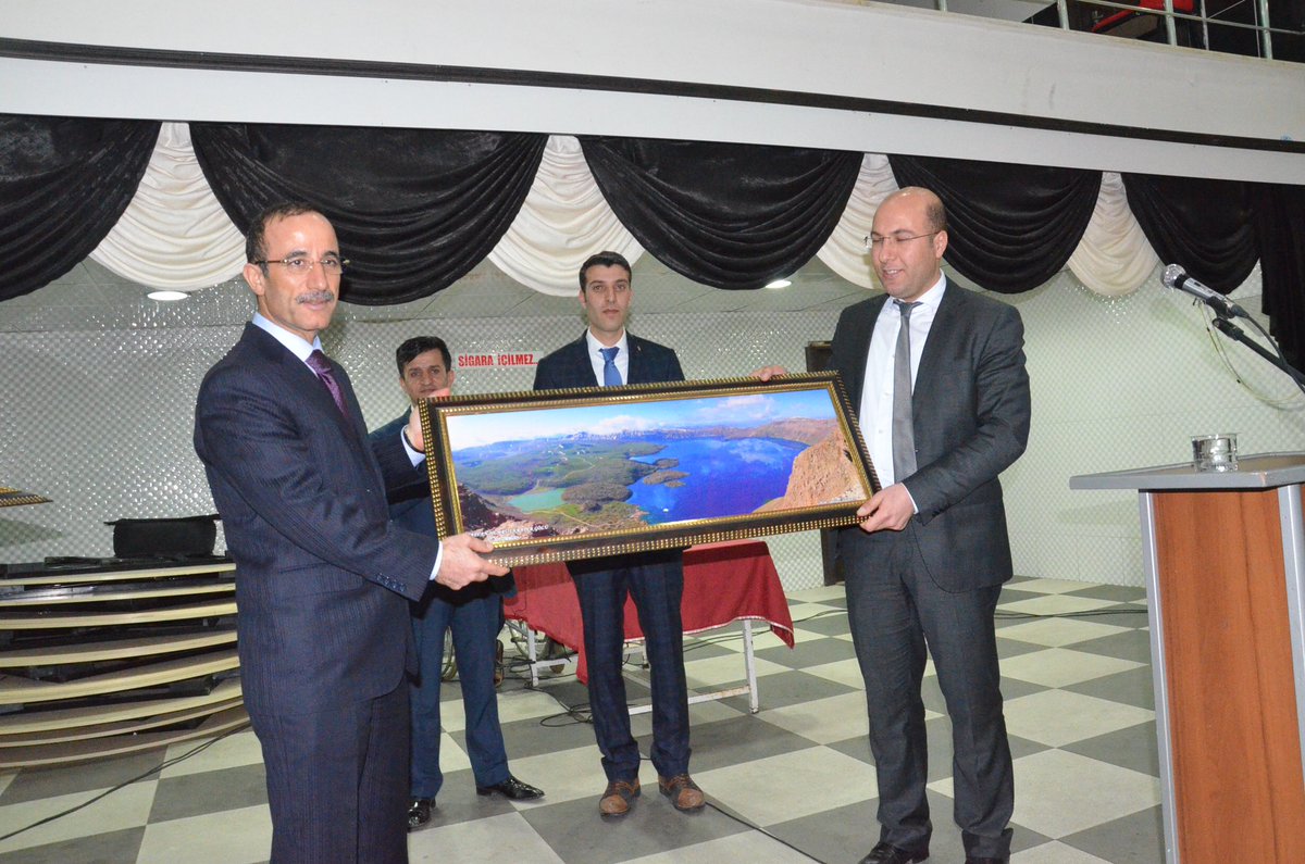 Gecesini gündüzünü Bitlis’e hizmet için harcayan Kıymetli vekilim Doğum gününüz kutlu olsun. İyiki varsınız. <a href="/Vahit_Kiler/">Vahit KİLER</a>