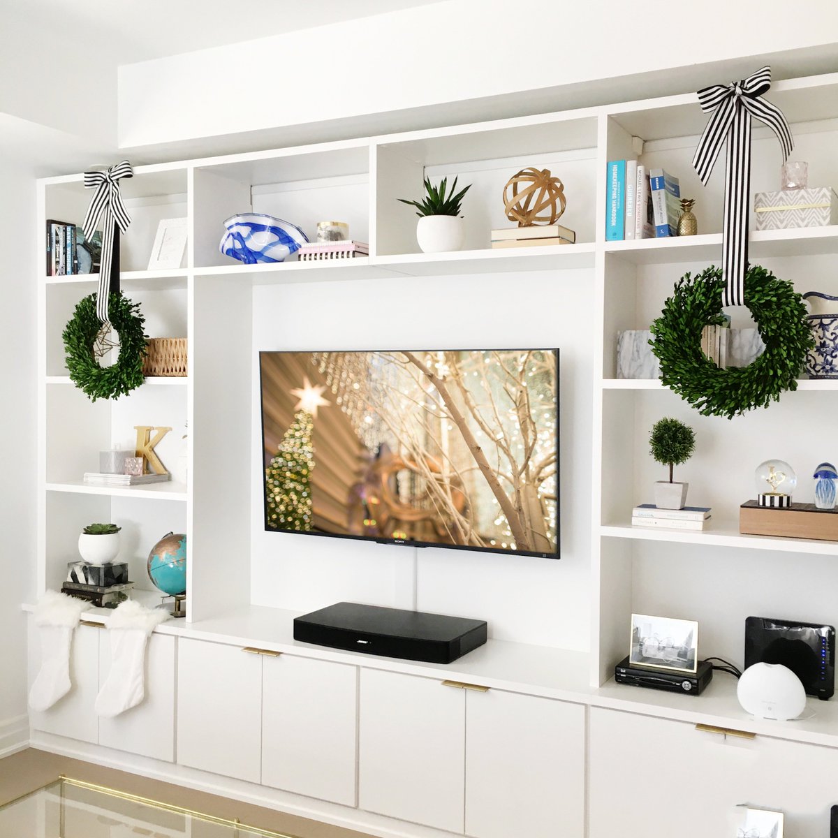 caclosets's tweet photo. #12daysoforder Day 12: ✨Thoughtfully designed for optimal organization. This custom-built media center will keep you entertaining in style all year round. ✨ https://t.co/pVFn7JWrPP