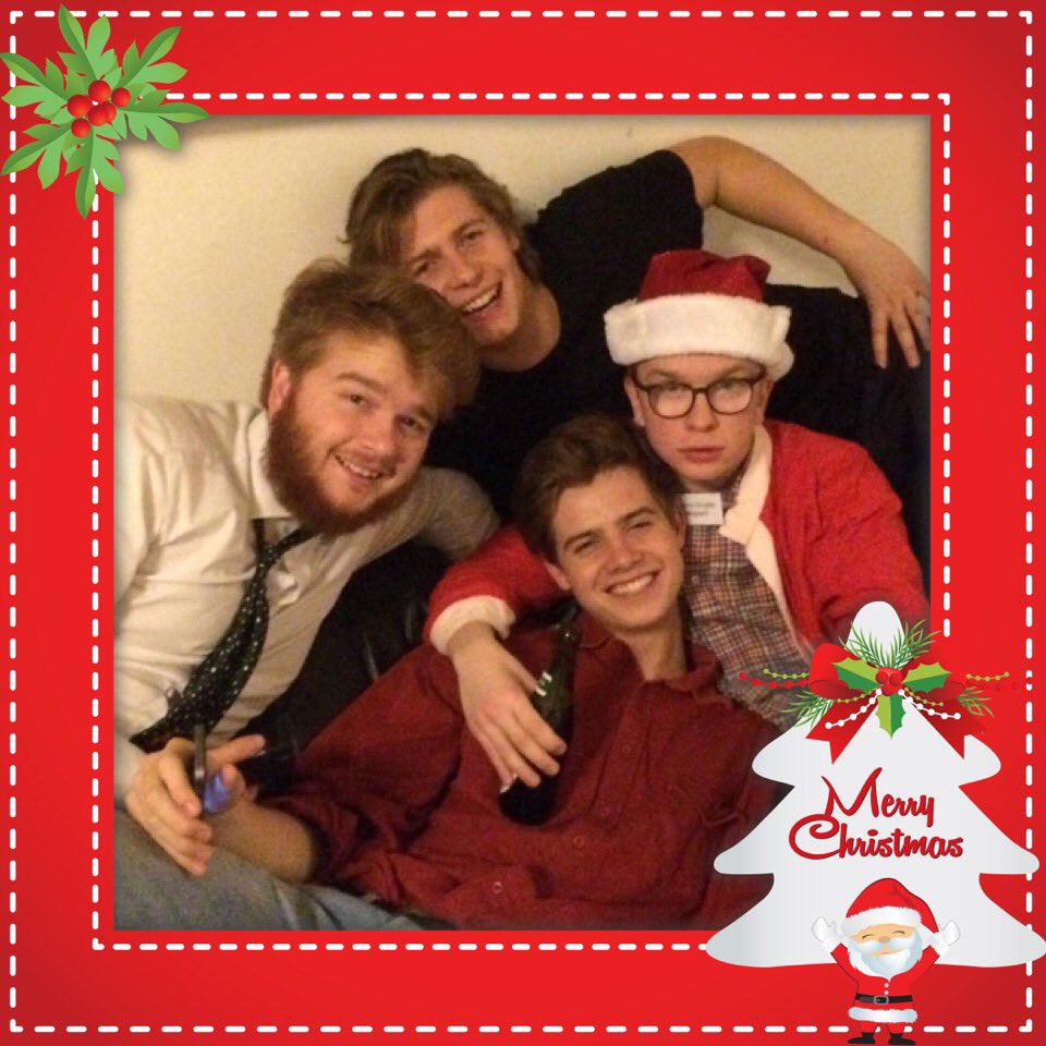 OskarFolmann's tweet photo. Merry Christmas from me and famous Baobab Brothers @SonneKaaloe @JGammeltoft @sophusandersen #loyalitet #brorskab #MerryChristmas #lizzismad #jgs #mums #sonita #verdenbrænder #takforengodavis https://t.co/fm0igvgbKI