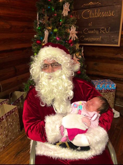 CentreSigmaChi's tweet photo. We wish you all a Merry Christmas! https://t.co/iBJgWSprL5
