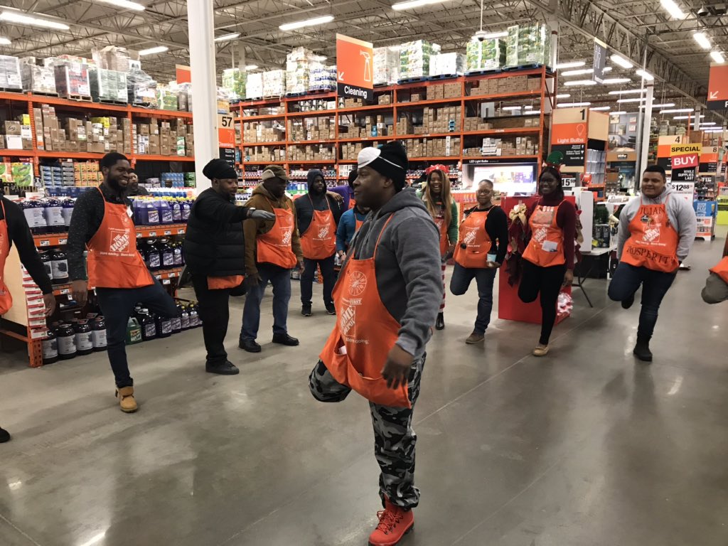 SamanthaChanoi1's tweet photo. Christmas Eve pep rally! #1238Springfield https://t.co/AKDaGxIf91