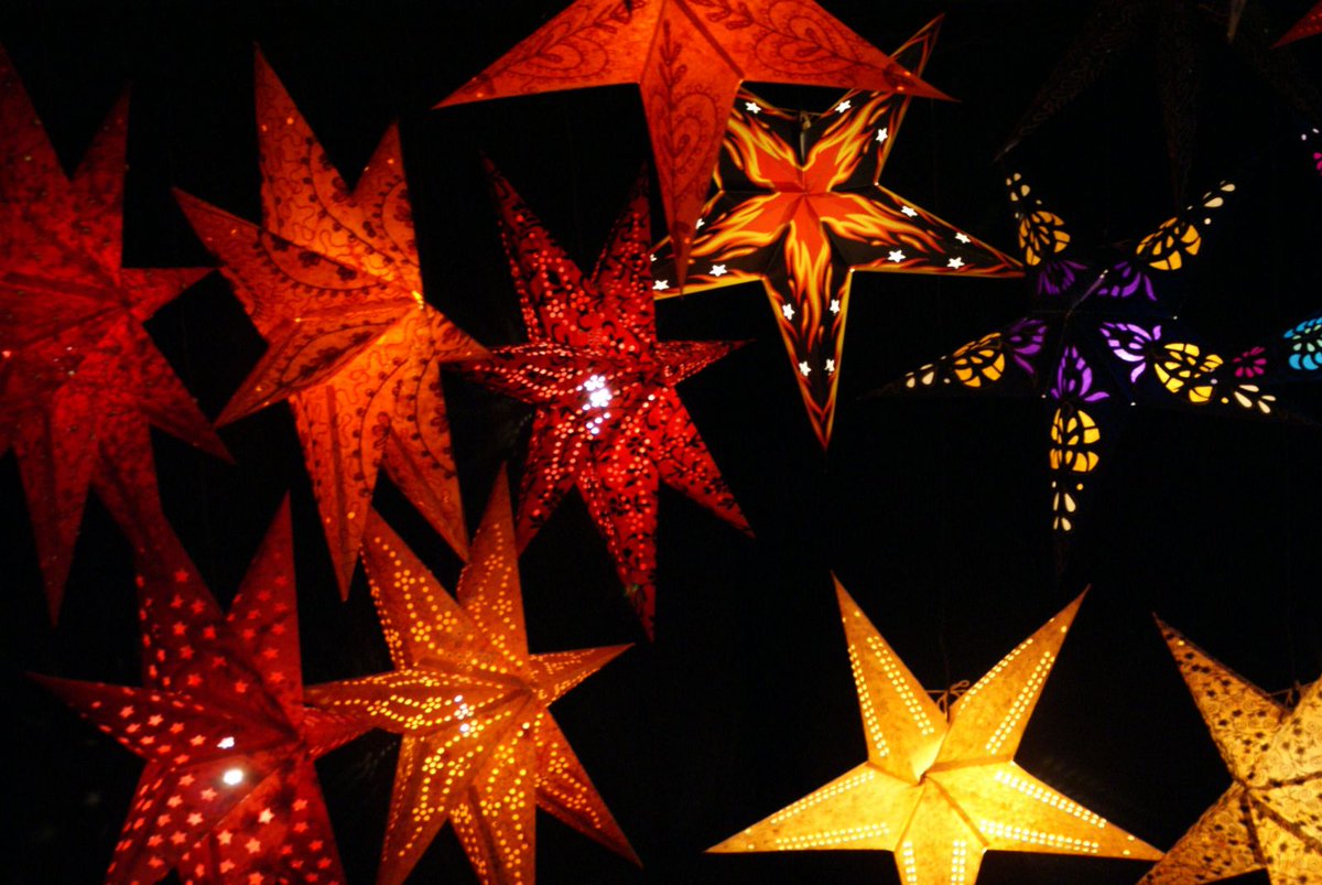 Mañana por fin es Navidad, aunque haya quien lleva viviendo una Navidad anticipada desde noviembre. Esta noche es #Nochebuena comienzan las fiestas de la #Navidad  hasta el domingo posterior al día de Epifanía. Feliz y santa Navidad