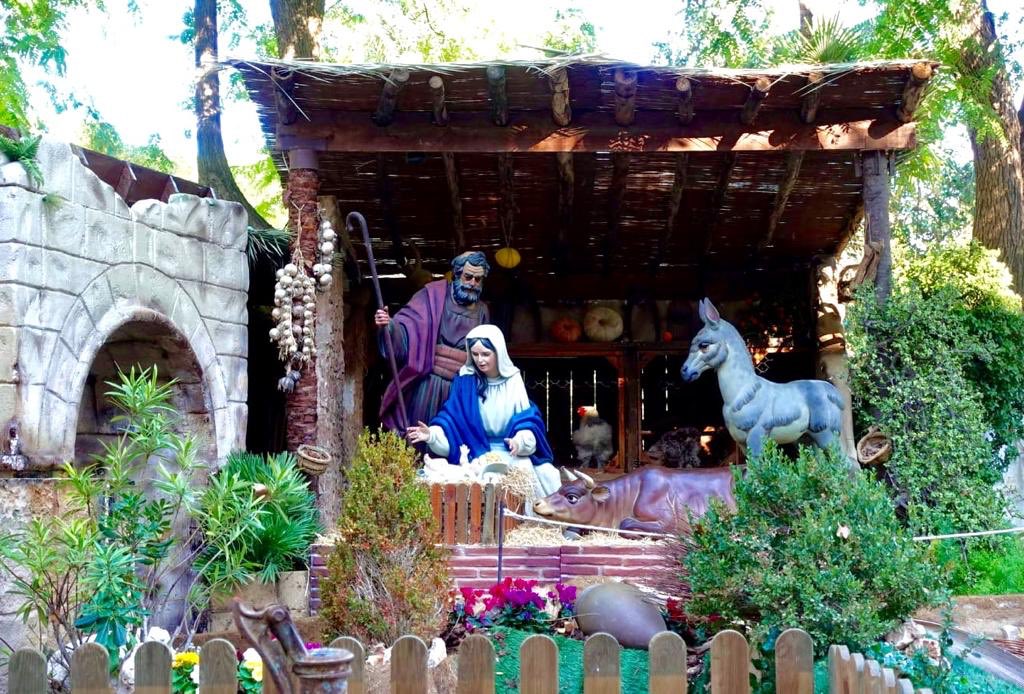 XativaTurisme's tweet photo. ¡Hoy es #Nochebuena! Y desde #XàtivaTurismo os deseamos una feliz velada. Nosotros lo celebramos de la mejor forma posible... Disfrutando del patrimonio, cultura, historia y gastronomía de la ciudad, y vosotros, ¿cómo lo celebráis? https://t.co/FjPRk5Hd6y