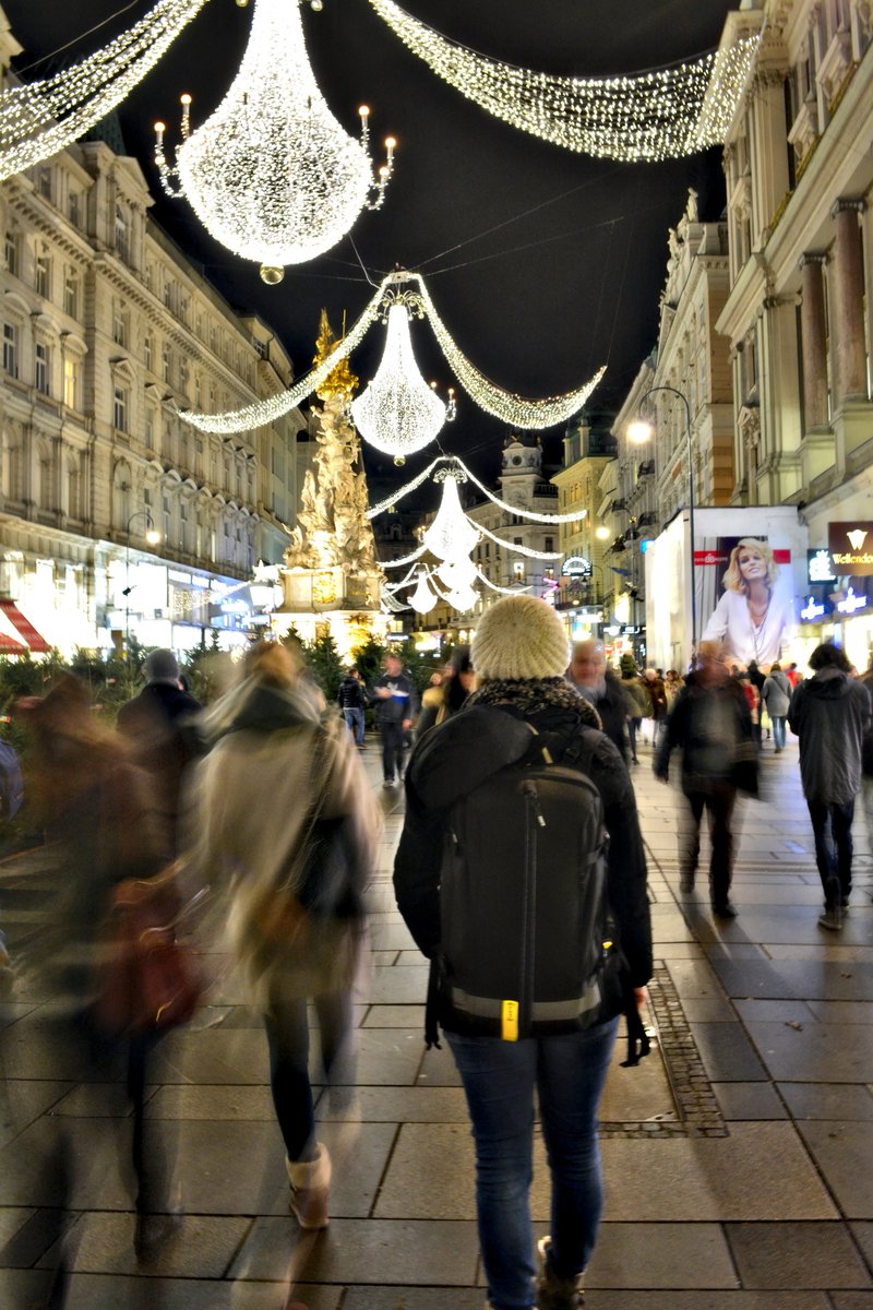 SlicksBackpacks's tweet photo. Slicks Team wishes you a very #MerryChristmas ! 
Have your best Christmas ever! May your Christmas season be filled with joy and light! https://t.co/P7Byarok6S